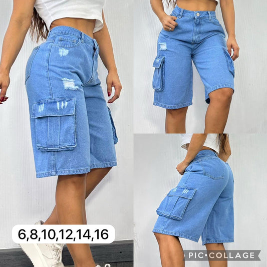 Bermuda o pantalón corto en jeans cargo