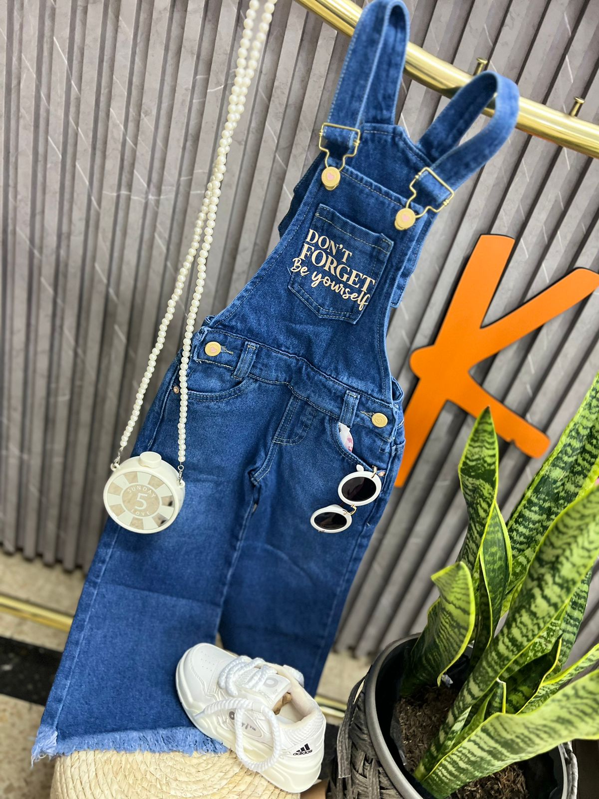 Overol de niña en denim rigído