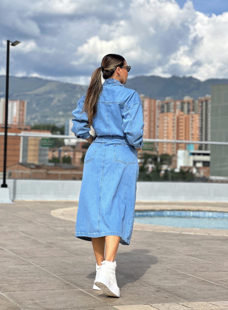 Vestido en denim rígido